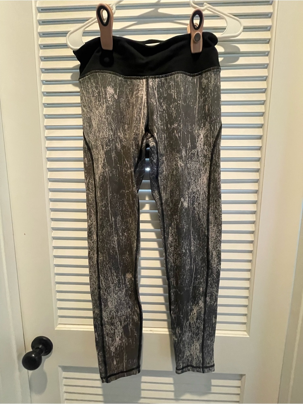 Ellie Gray Black Patterned Workout Leggings